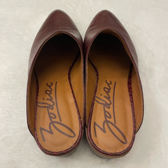 Zodiac Women's Deep Red Crocodile Texture Slip-On Mules - Picture 2 of 4